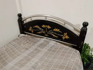 একটি ব্যবহৃত উড অ্যান্ড স্টিল খাট বিক্রয় হবে
