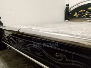 একটি ব্যবহৃত উড অ্যান্ড স্টিল খাট বিক্রয় হবে
