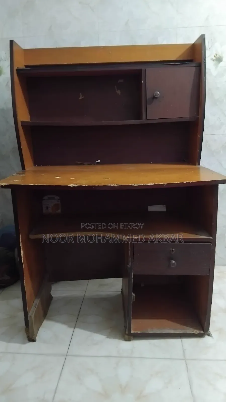 কমলাপুর স্টেডিয়ামের পিছনে, পুরাতন রিডিং টেবিল বিক্রি করব