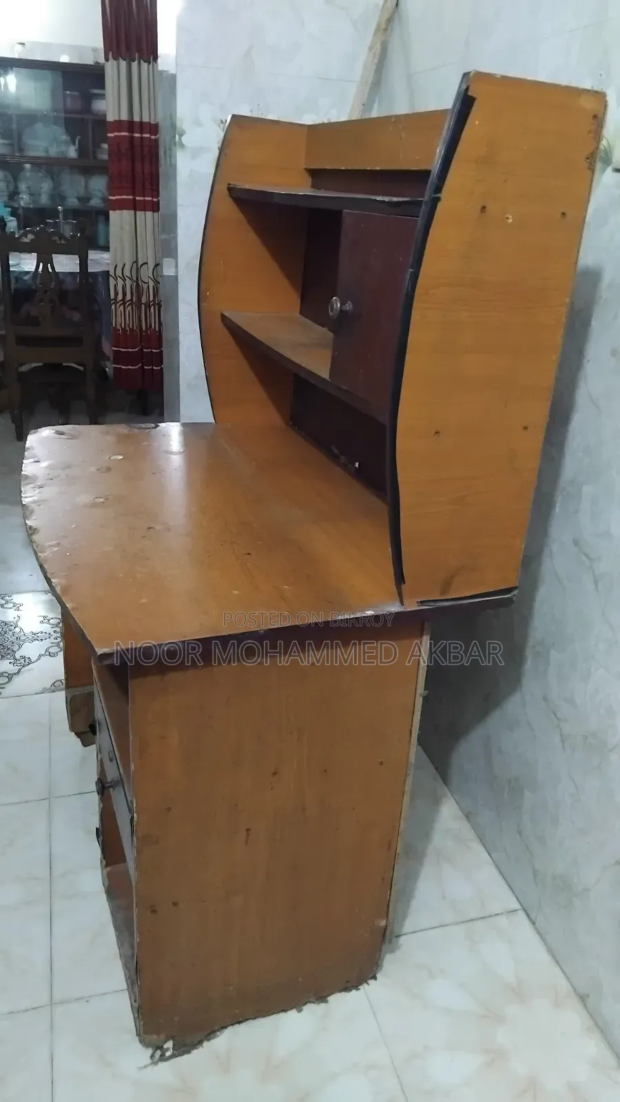 কমলাপুর স্টেডিয়ামের পিছনে, পুরাতন রিডিং টেবিল বিক্রি করব