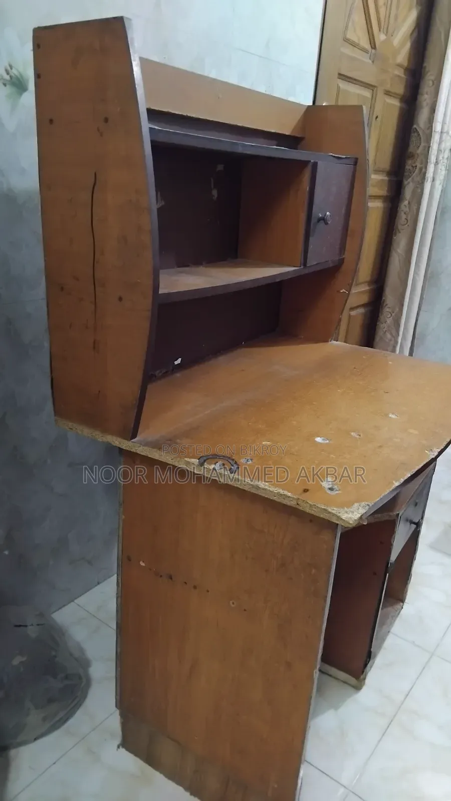 কমলাপুর স্টেডিয়ামের পিছনে, পুরাতন রিডিং টেবিল বিক্রি করব