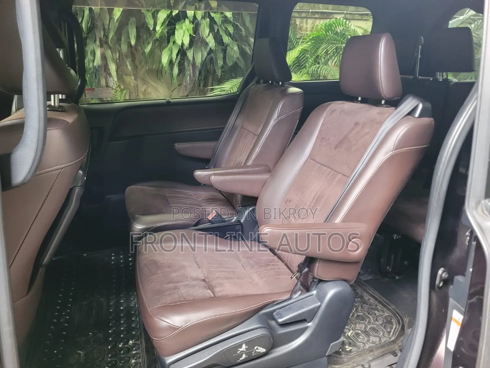 Toyota Esquire 2017 Purple