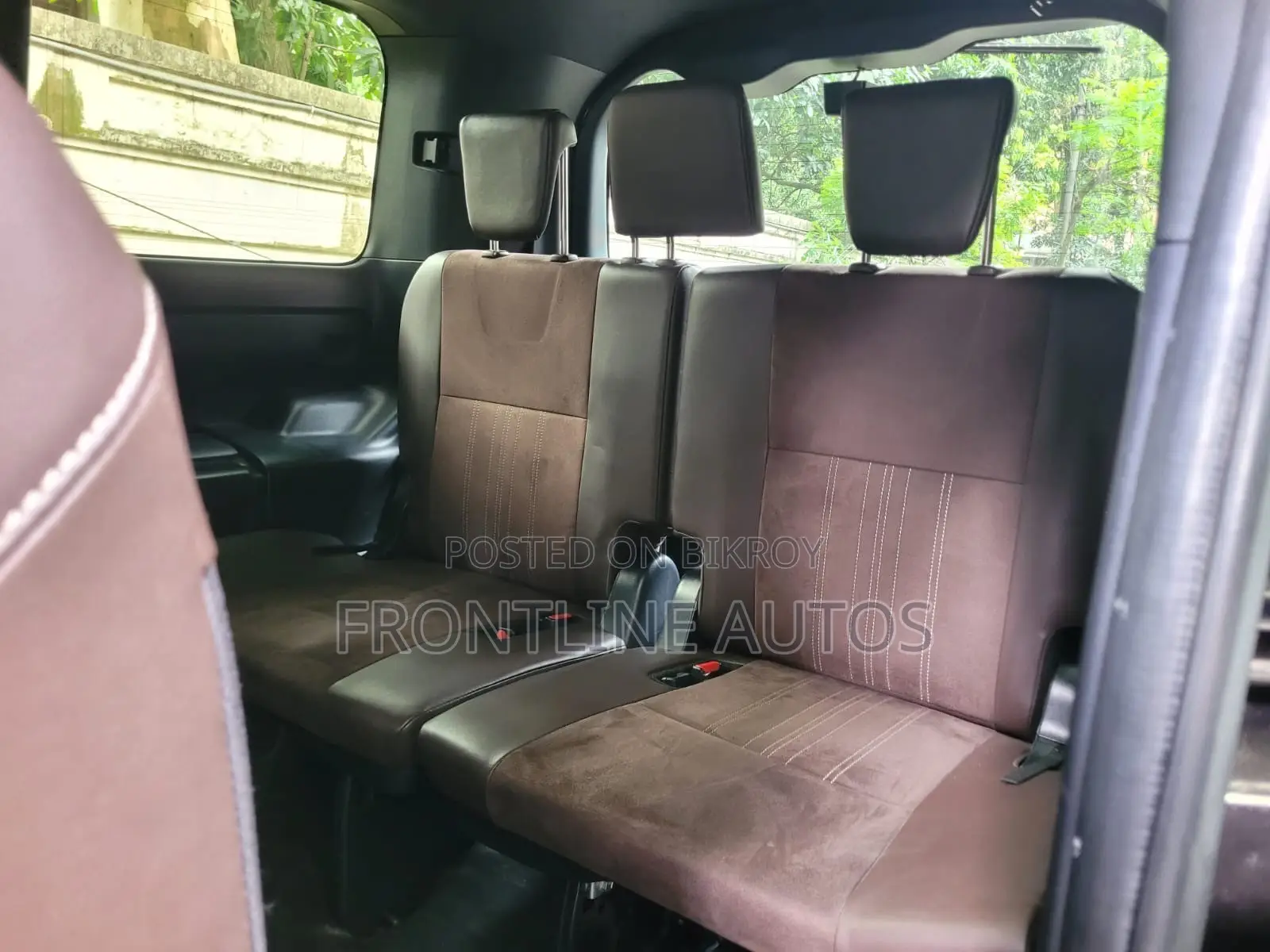 Toyota Esquire 2017 Purple