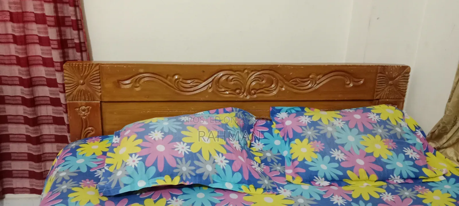 কাঠের তৈরি খাট