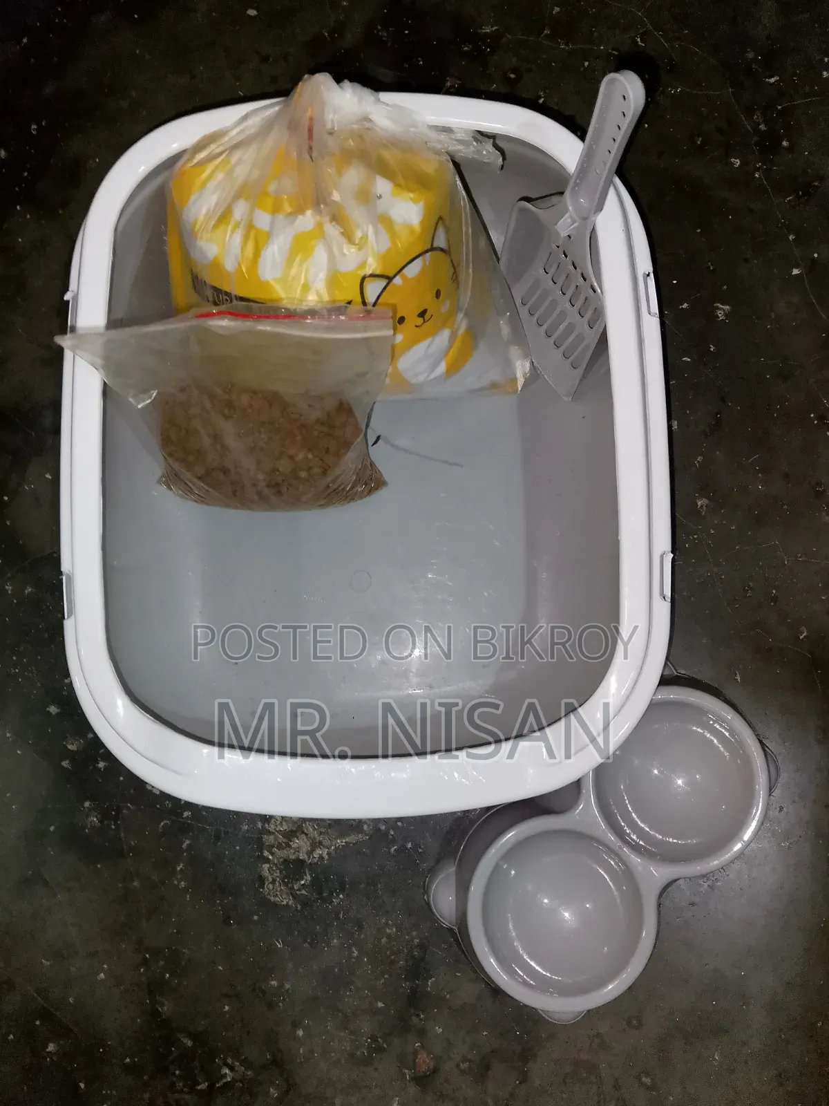 বিড়ালের লিটার বক্স, স্কুপ, খাবার ও বাটি বিক্রয় হবে