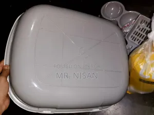 বিড়ালের লিটার বক্স, স্কুপ, খাবার ও বাটি বিক্রয় হবে
