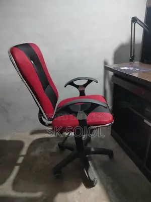 Table and Chair. পিসি সেটাপ টেবিল এবং চেয়ার বিক্রি আছে