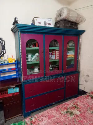 স্টিলের আলমারি ও শোকেসে
