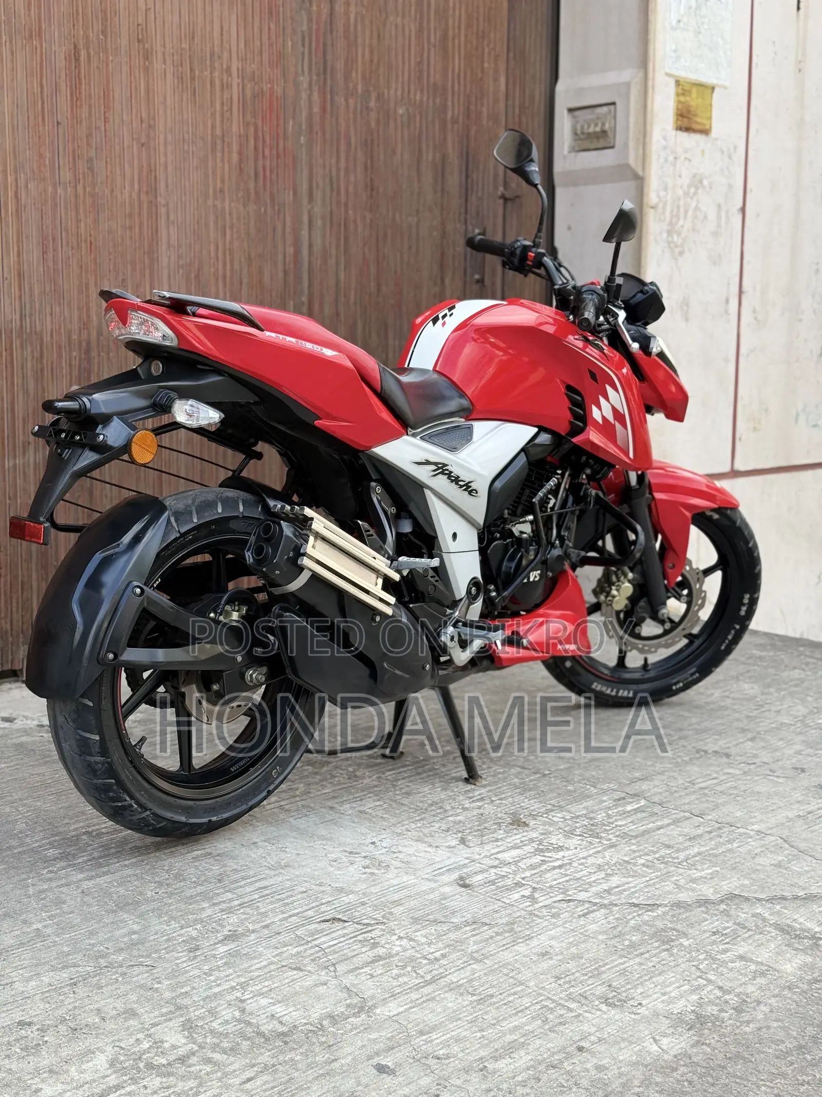 TVS Apache 160 4V 2022 Red