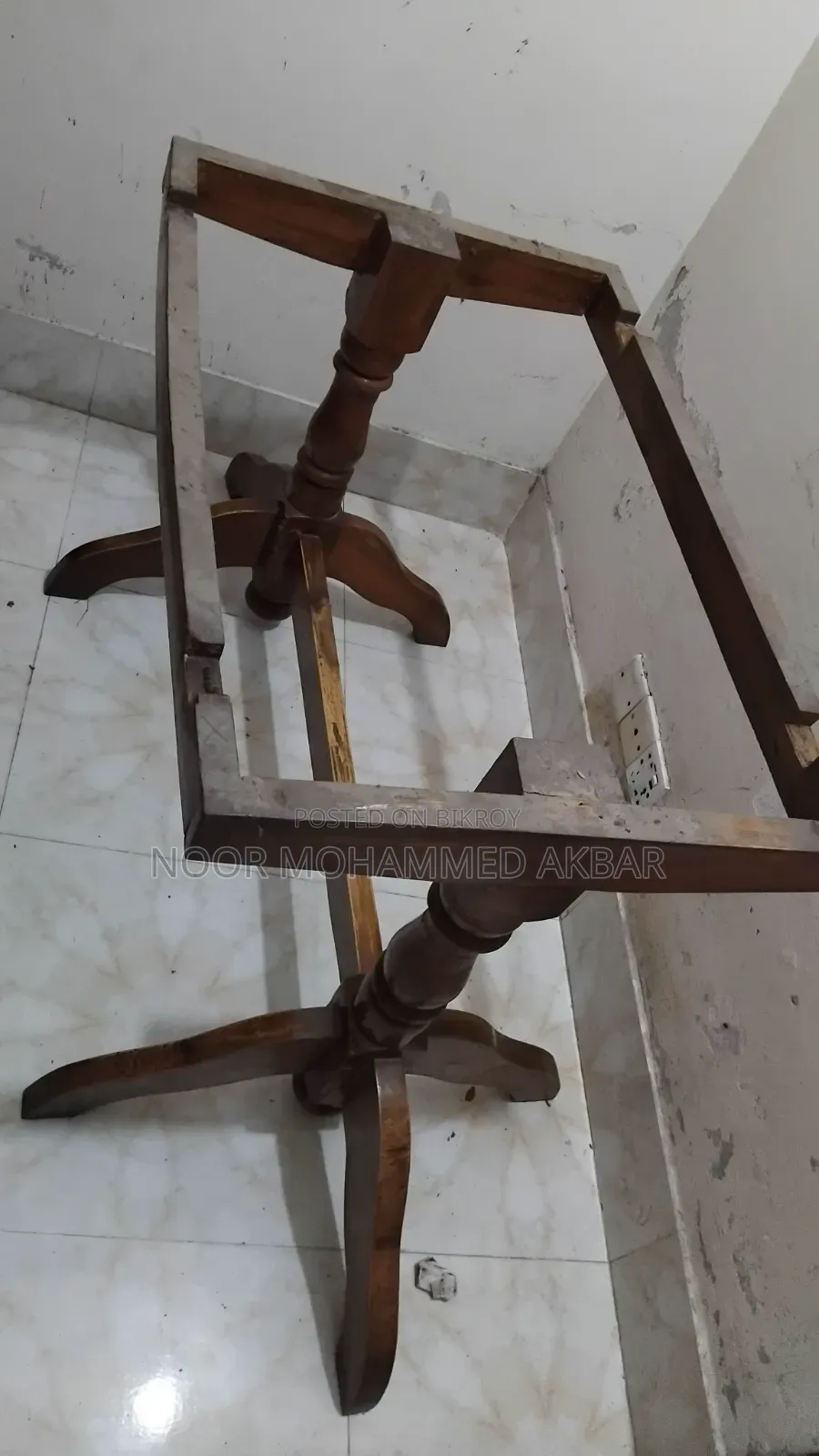 পুরাতন ডাইনিং টেবিল বিক্রয় করা হবে। কমলাপুর স্টেডিয়ামের পিছনে