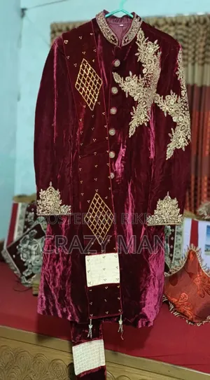 ইন্ডিয়ান একটি বেলবেট শেরওয়ানী বিক্রি হবে