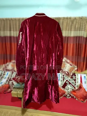 ইন্ডিয়ান একটি বেলবেট শেরওয়ানী বিক্রি হবে