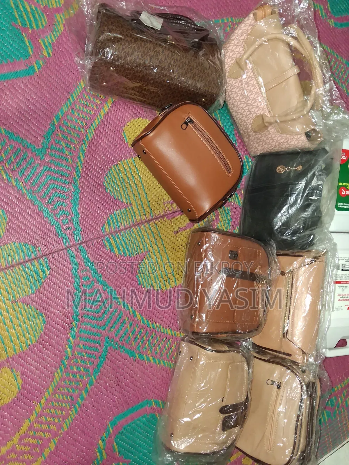 পাইকারি দামে আকর্ষণীয় লেডিস হ্যান্ডব্যাগ কালেকশন (নতুন)