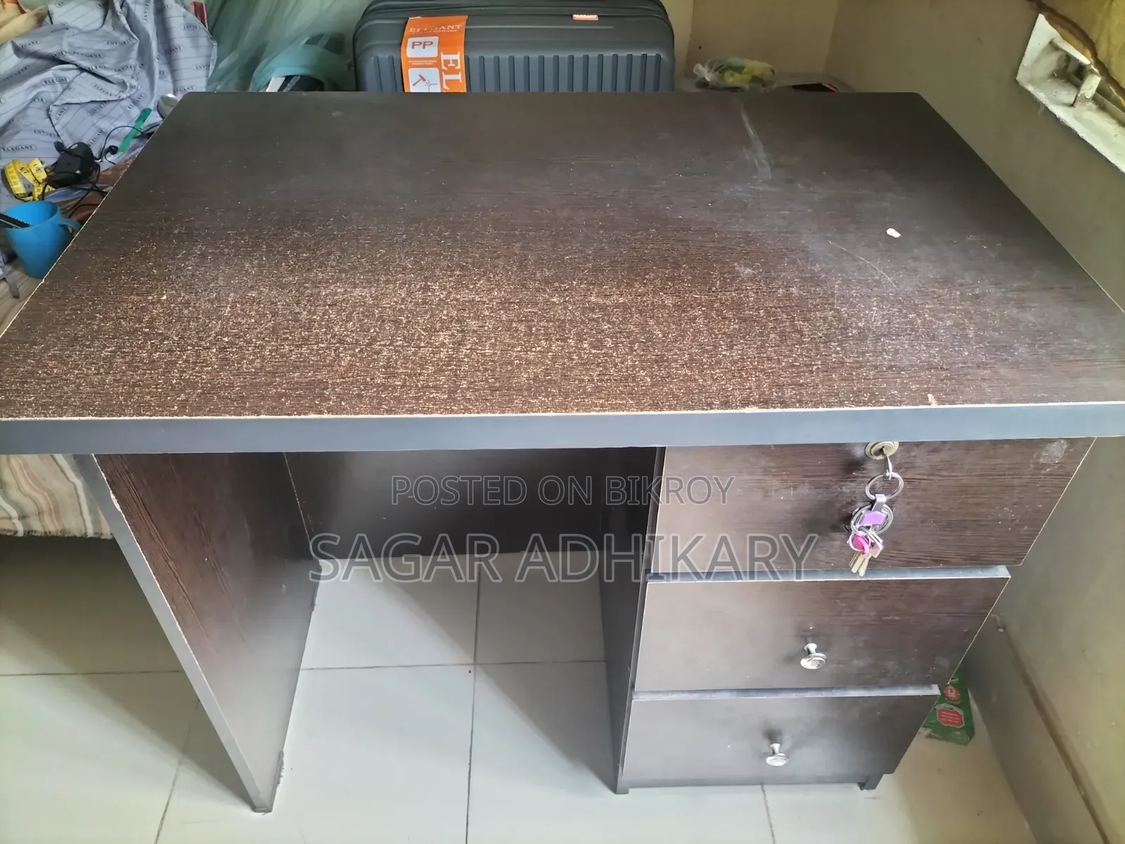 টেবিল বিক্রি