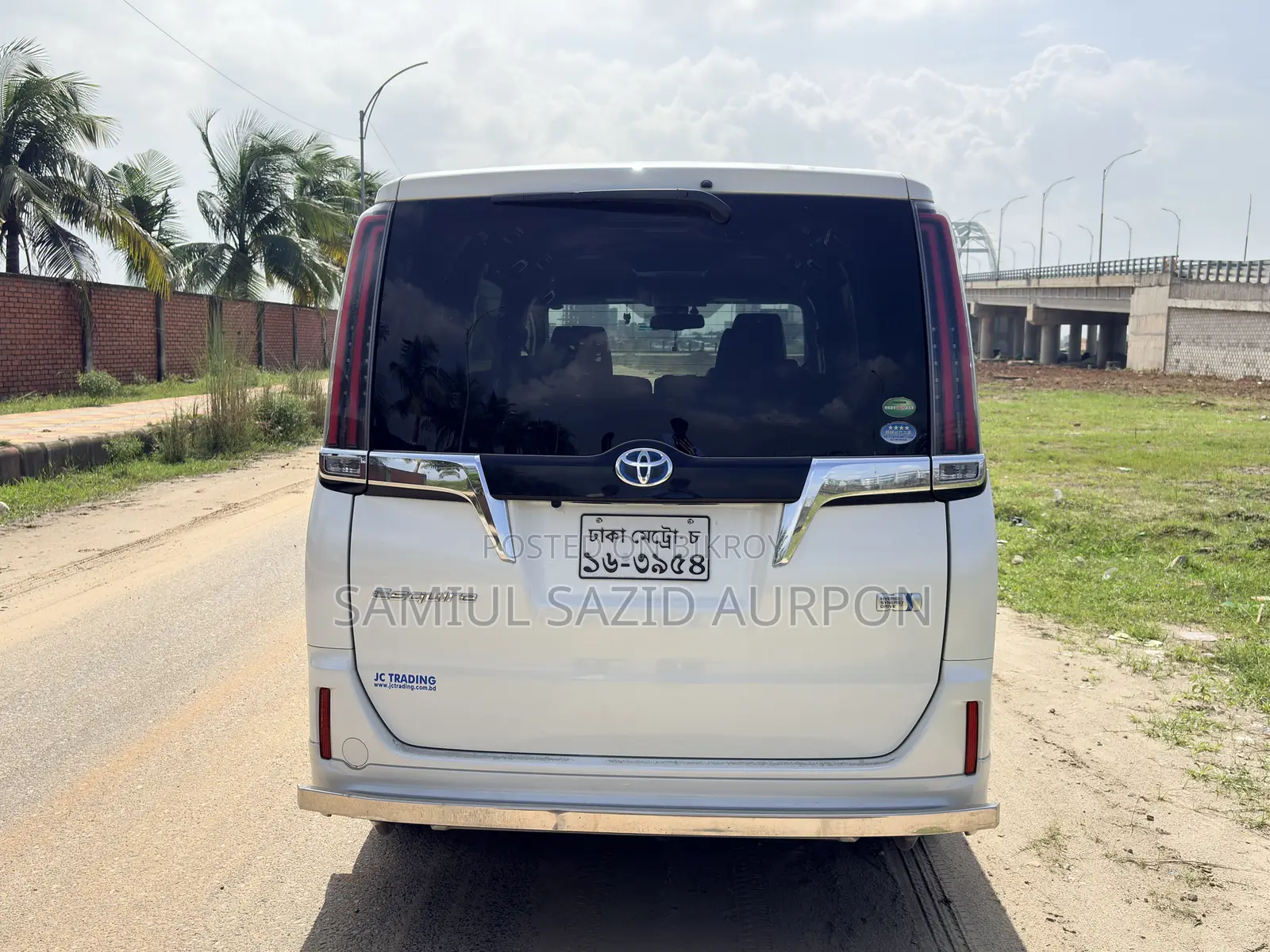 Toyota Esquire 1.8 FWD Hybrid (7 seater) 2017 Pearl
