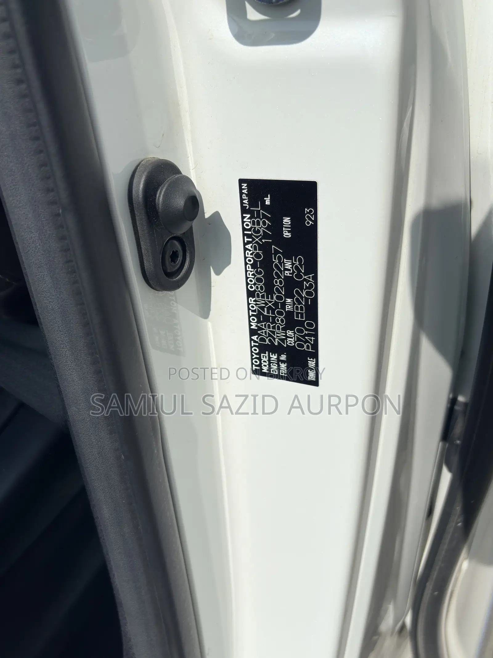 Toyota Esquire 1.8 FWD Hybrid (7 seater) 2017 Pearl
