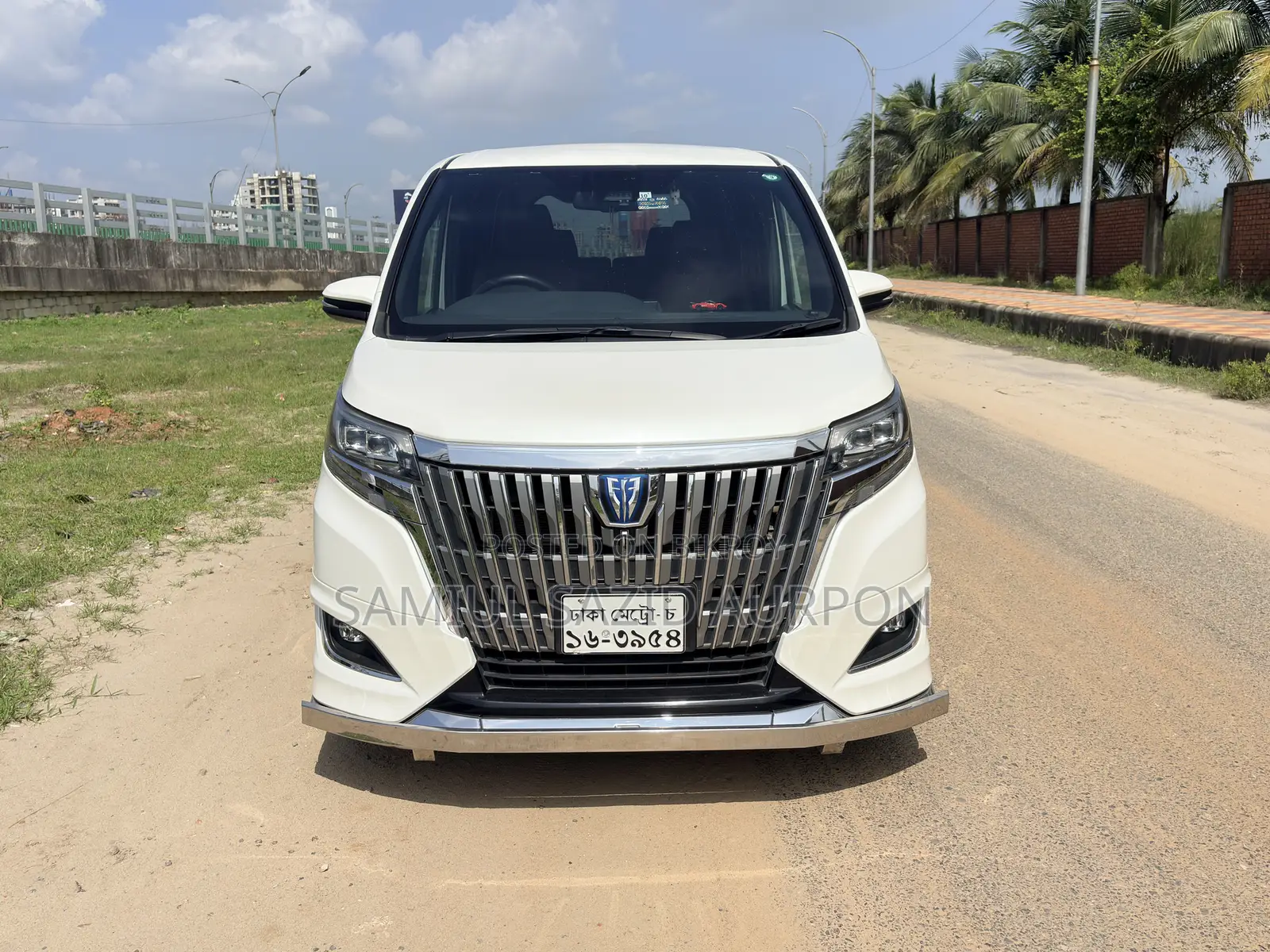 Toyota Esquire 1.8 FWD Hybrid (7 seater) 2017 Pearl