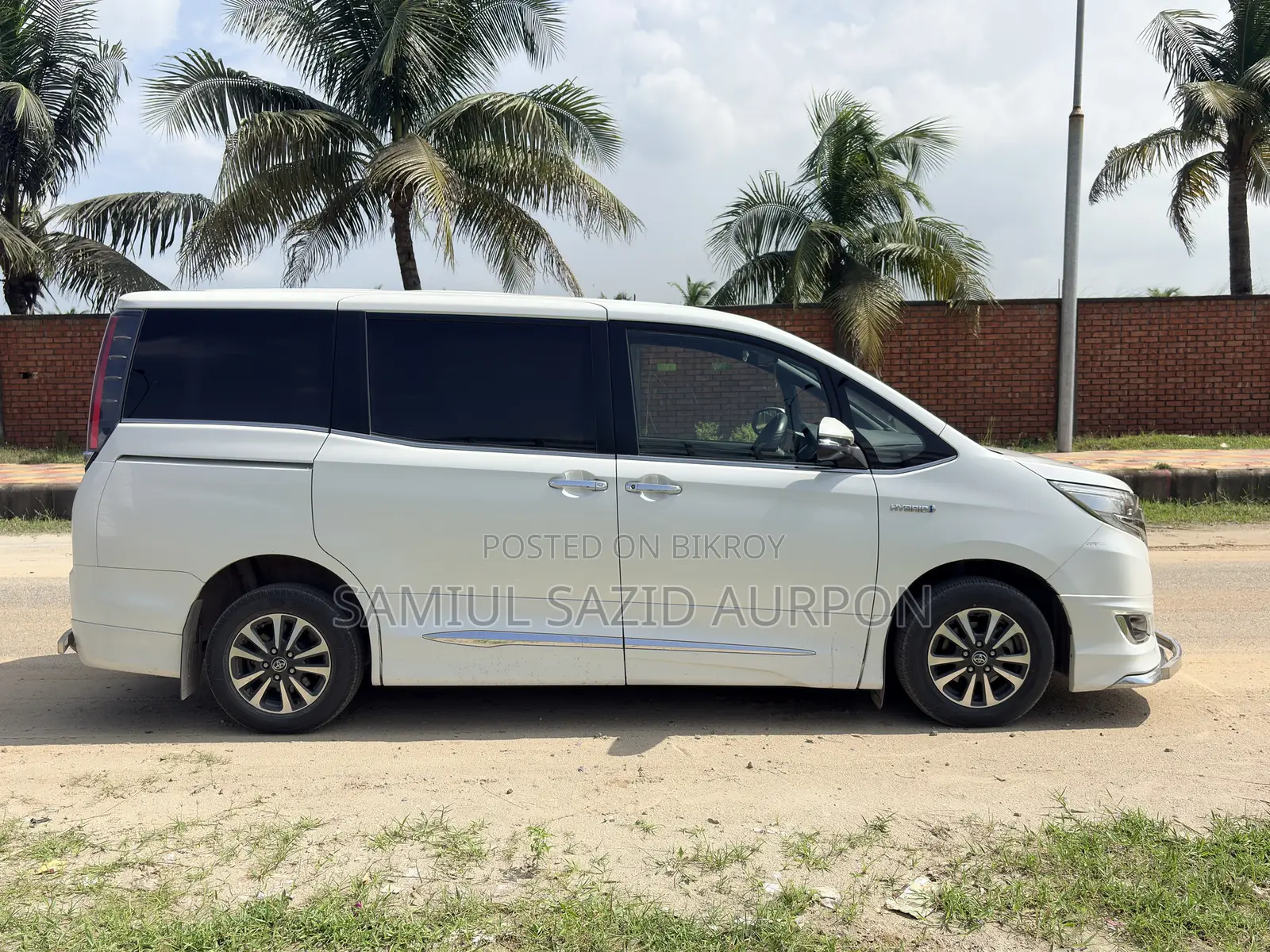 Toyota Esquire 1.8 FWD Hybrid (7 seater) 2017 Pearl