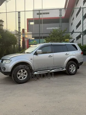 Mitsubishi Pajero 2011 Silver
