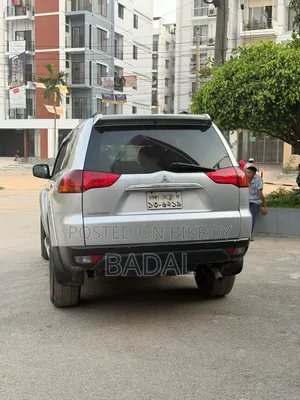 Mitsubishi Pajero 2011 Silver