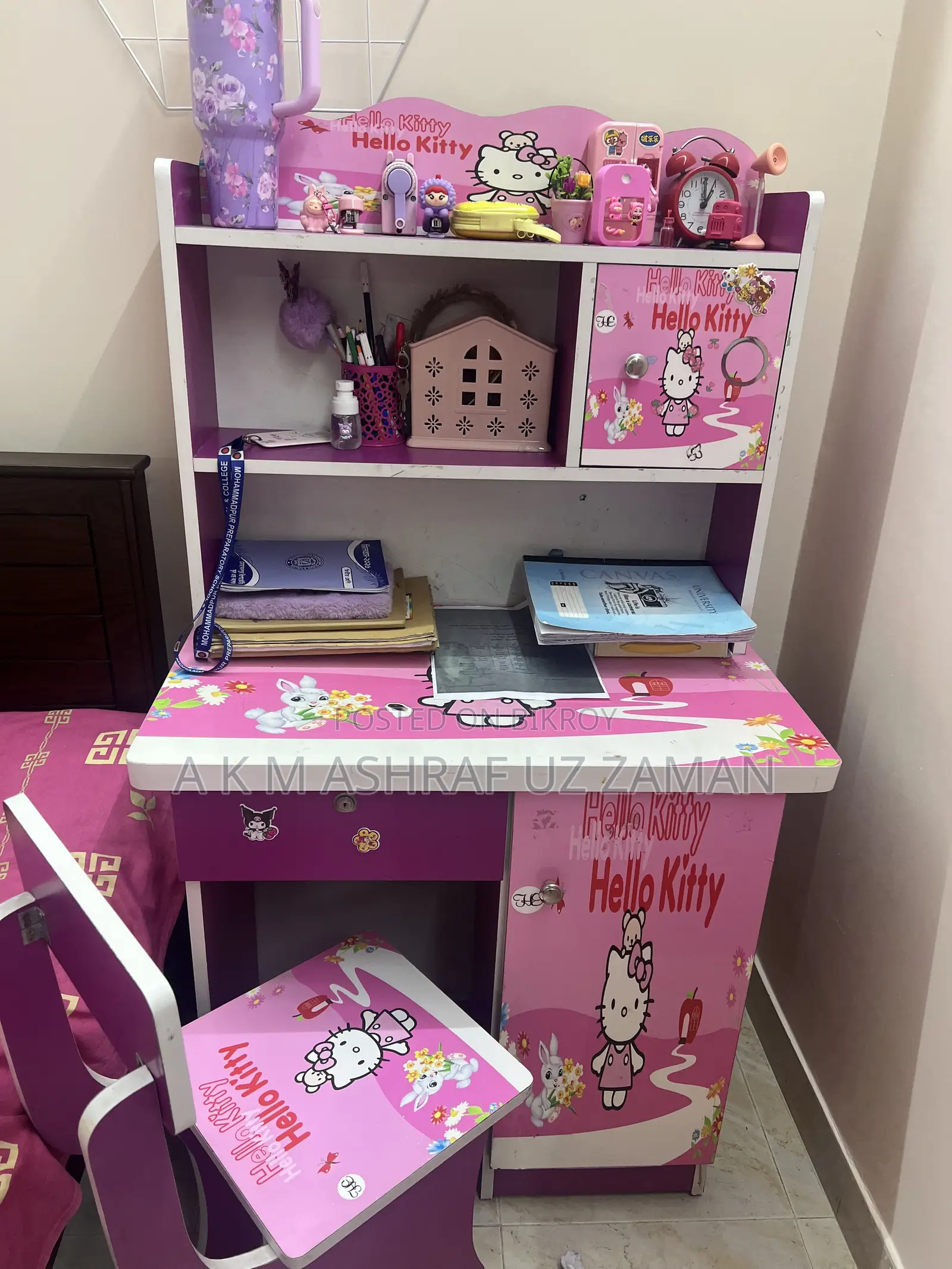 Reading Table ( Hello Kitty)