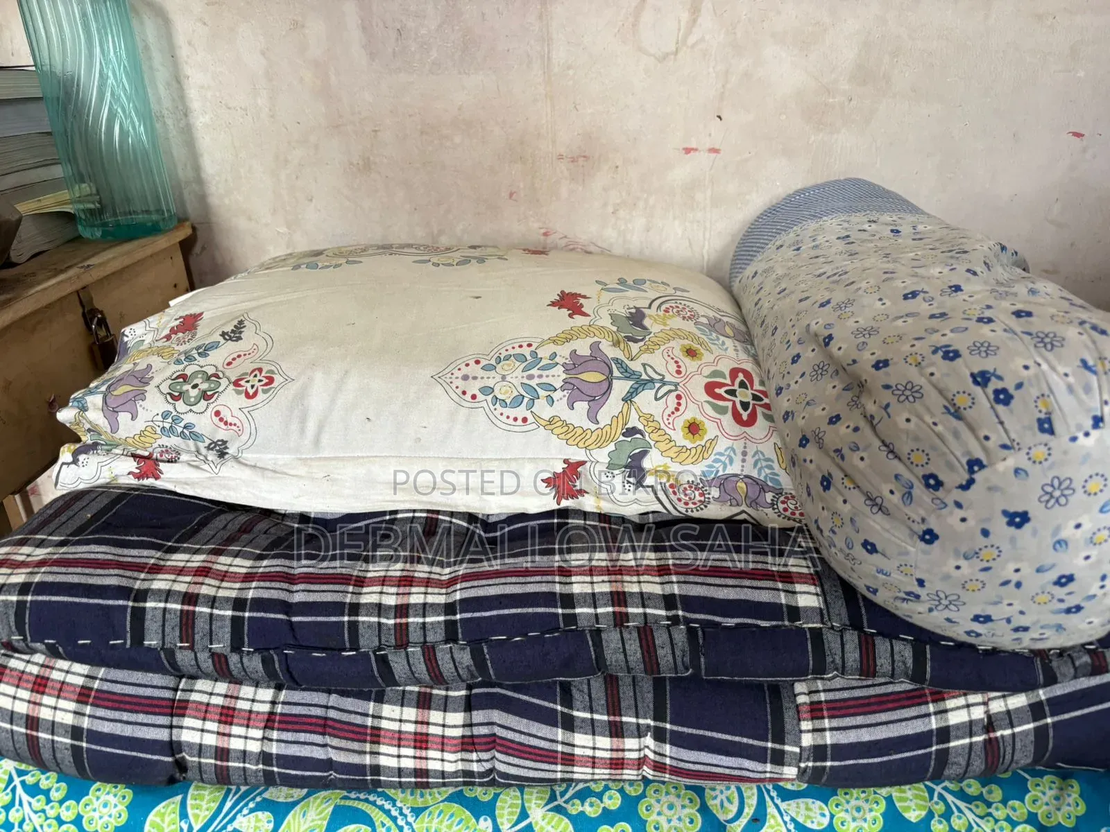 Single Bedspreads With One Head Pillow and With One Long Pillow