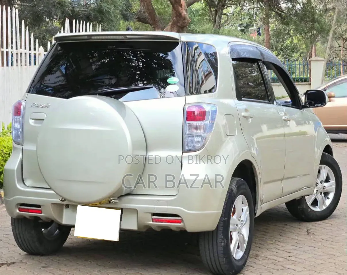 Toyota Rush 1.5 RWD 2011 Gold