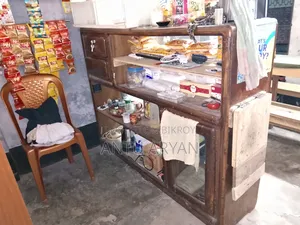 জরুরি ভিত্তিতে ভালো মানের কাঠের দোকানের ডিসপ্লে রেক/শোকেস বিক্রি হবে
