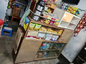 জরুরি ভিত্তিতে ভালো মানের কাঠের দোকানের ডিসপ্লে রেক/শোকেস বিক্রি হবে