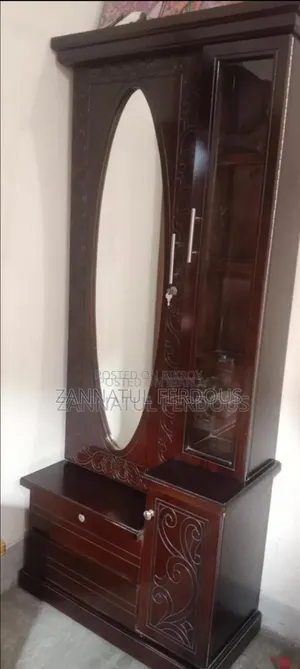 ড্রেসিং টেবিল