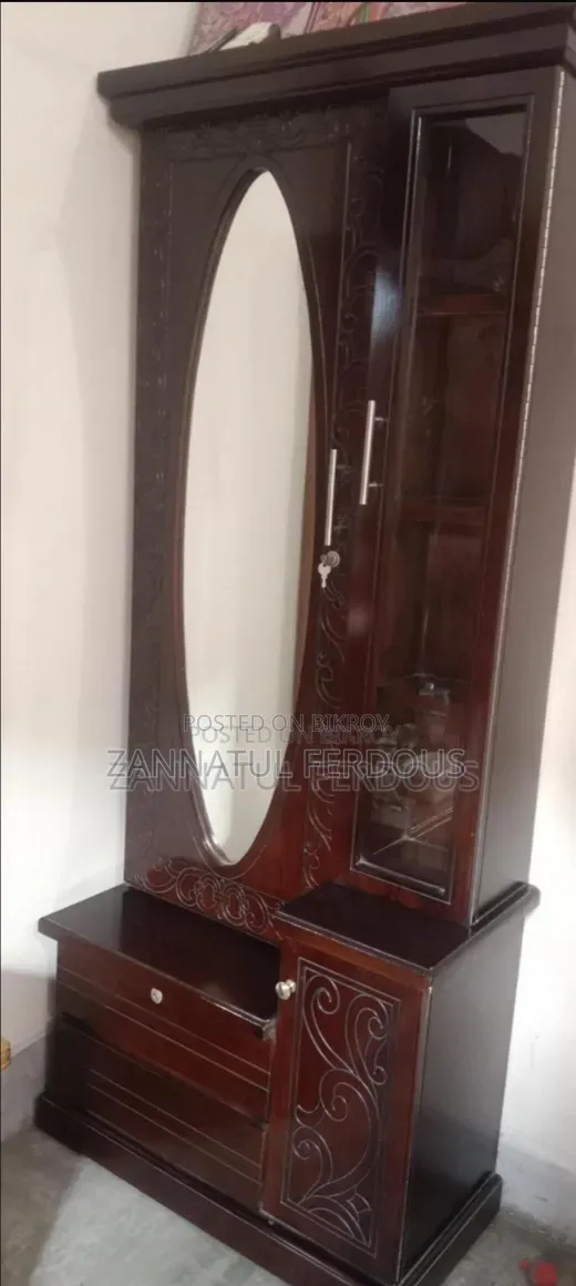 ড্রেসিং টেবিল