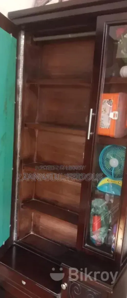 ড্রেসিং টেবিল