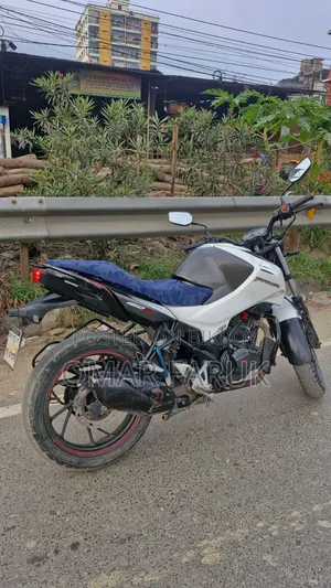 Hero Thriller 160R Refresh 2021 White