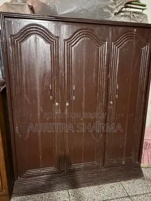 শীল কড়ই কাঠের ৩ পাল্লার আলমারি