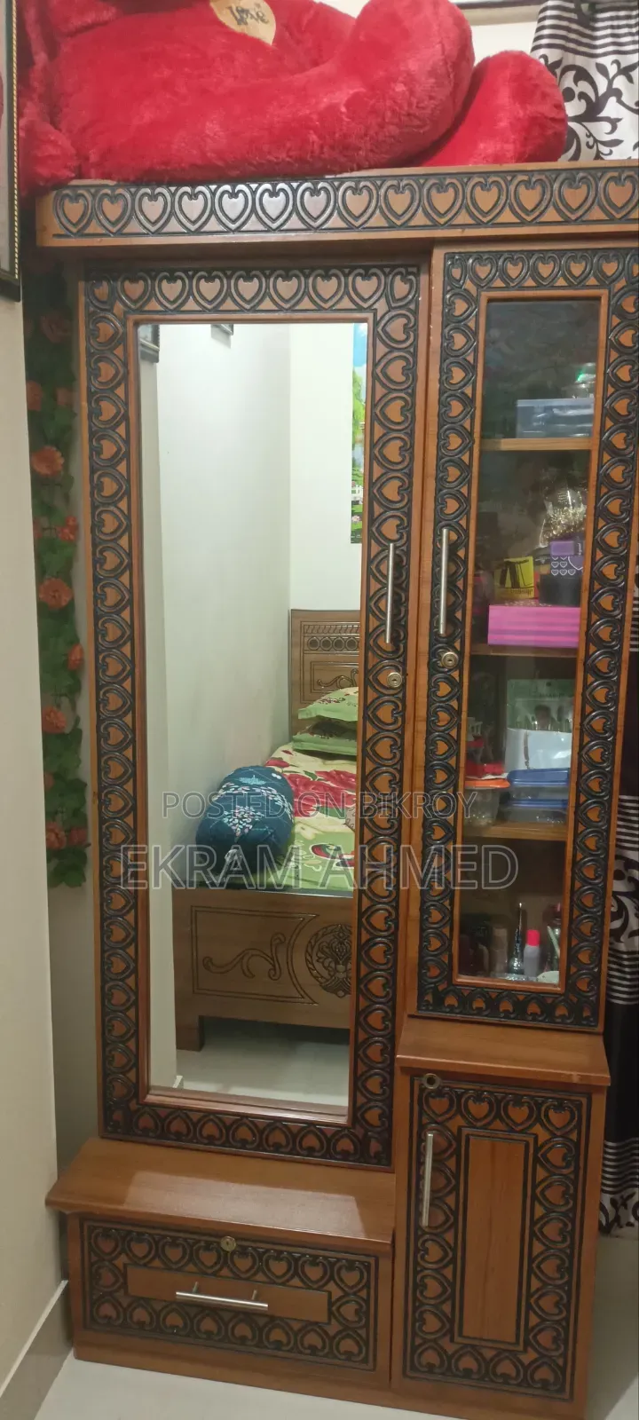 একটি ডেসিং টেবিল বিক্রি করবো