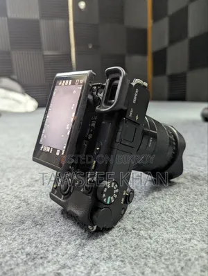 Sony A6400 With 50 Mm F1.8 Prime Lens