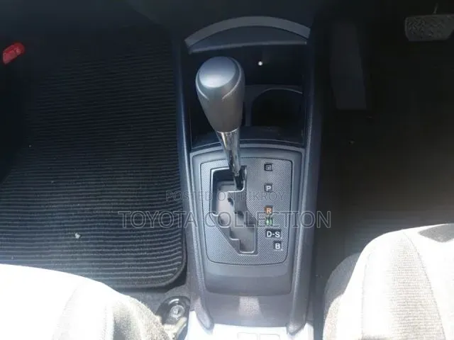 Toyota Axio 2021 Silver