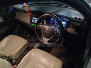 Toyota Axio 1.5 Hybrid 2WD 2014 Silver
