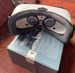 Samsung Gear VR (Powered by Oculus) - Box Intact & Brand New Condition
