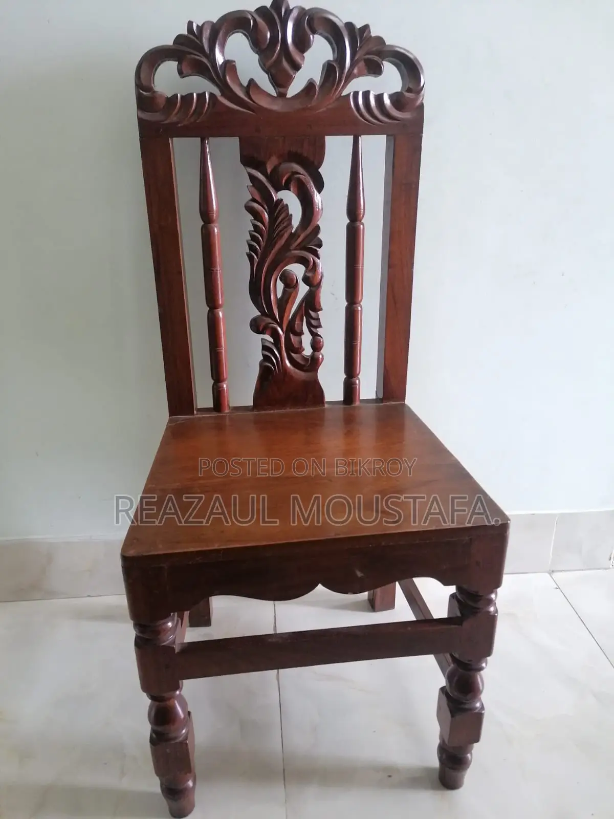 ডাইনিং টেবিল