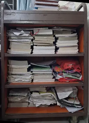 চাকা যুক্ত ট্রলি