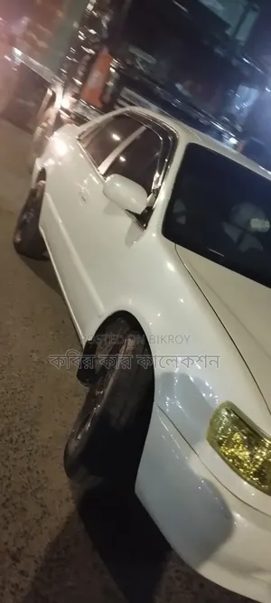 Toyota Corolla 2000 White