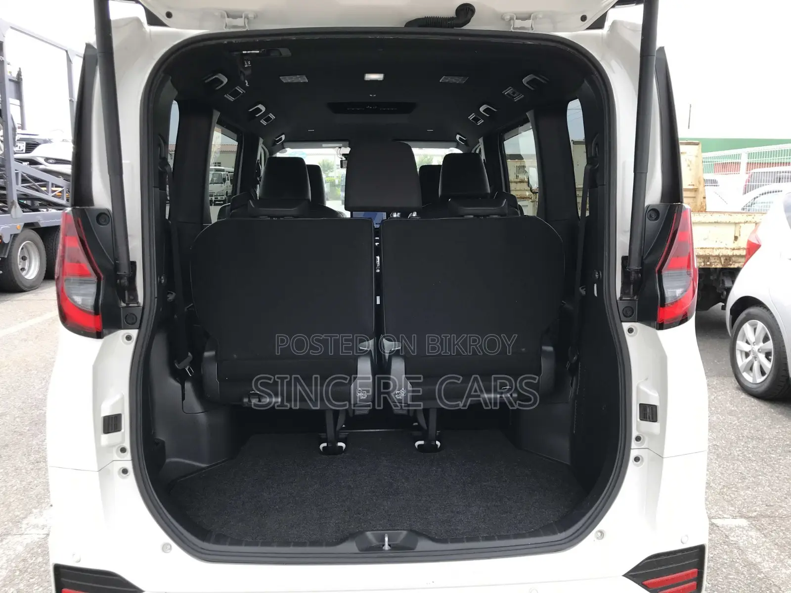 Toyota Noah 2022 Pearl