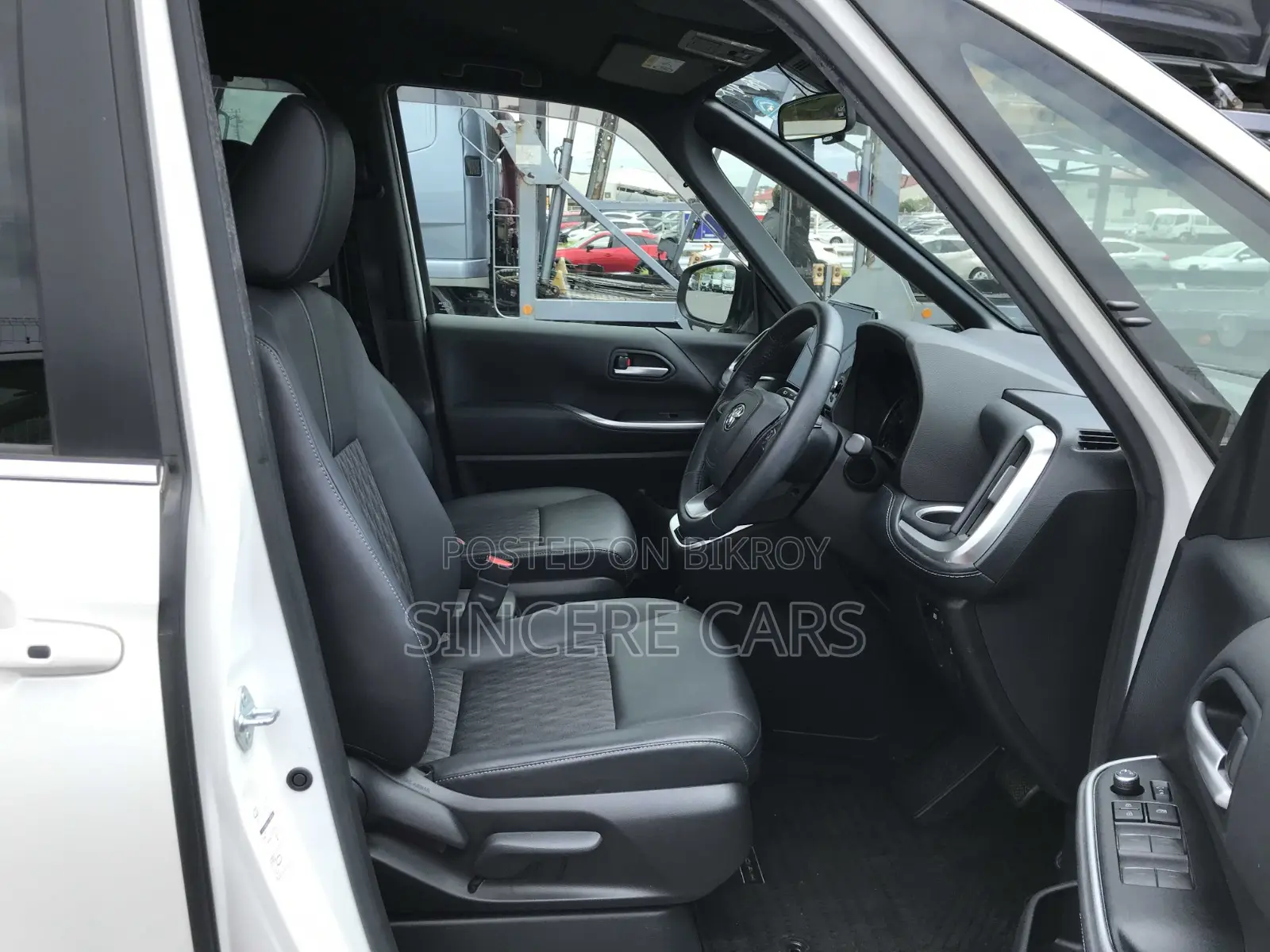 Toyota Noah 2022 Pearl