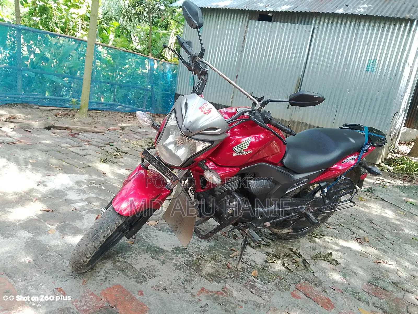 Honda CB 2015 Red