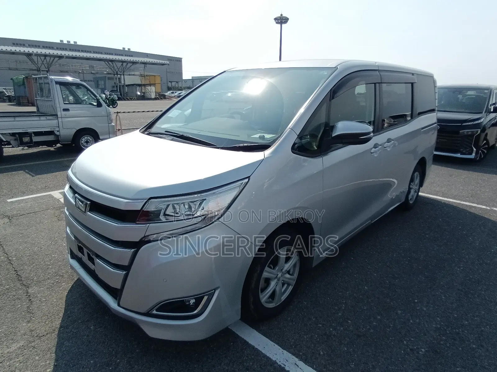 Toyota Noah 2021 Silver