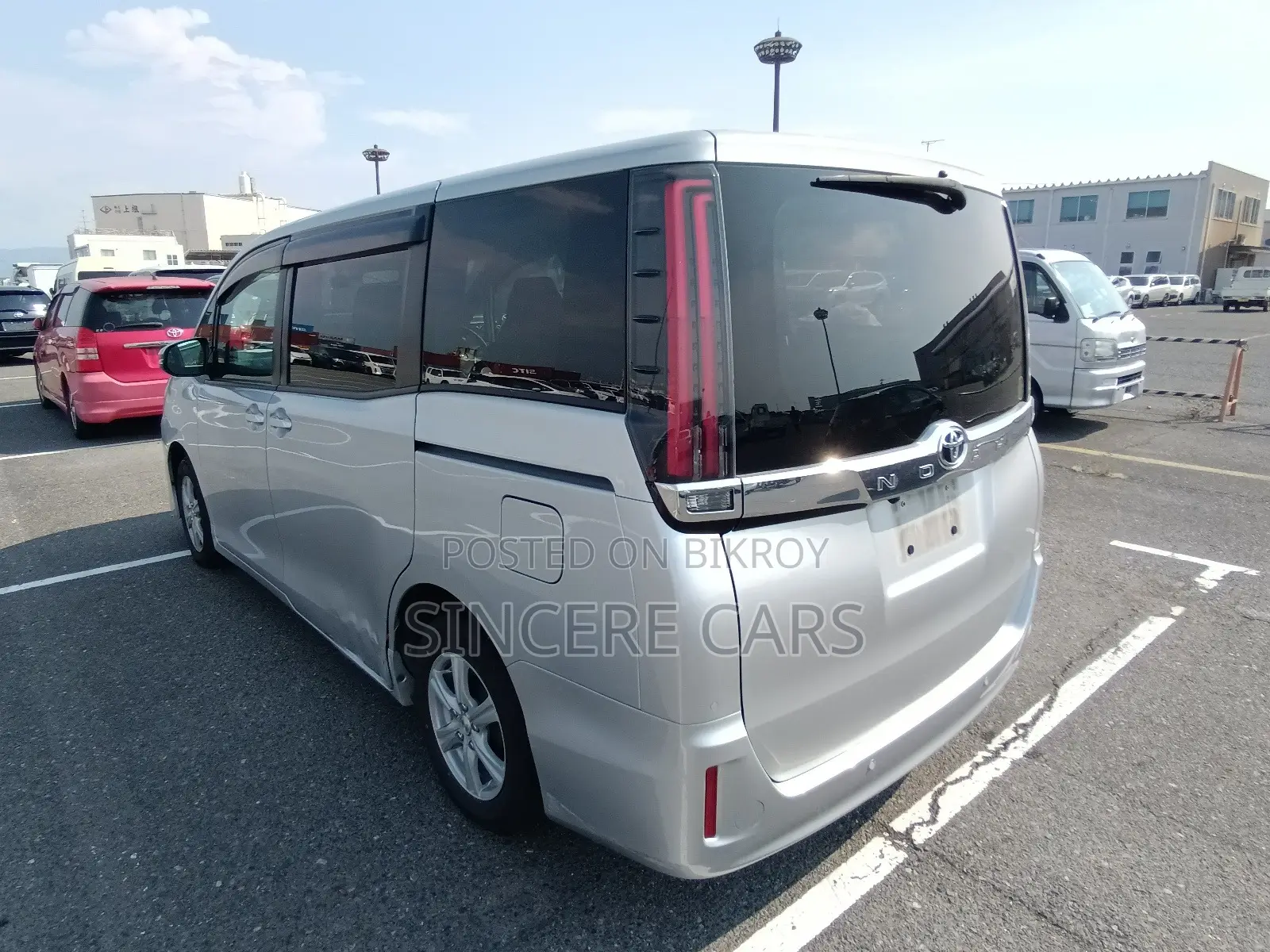 Toyota Noah 2021 Silver