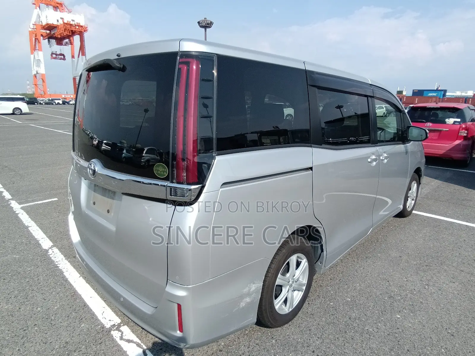 Toyota Noah 2021 Silver