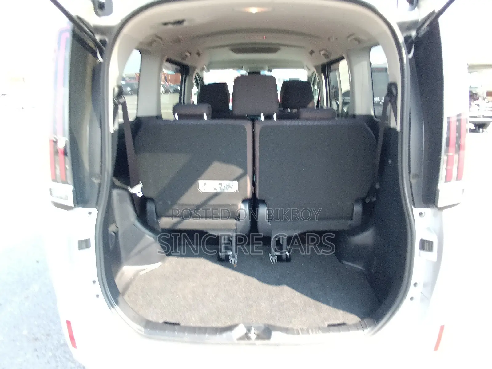 Toyota Noah 2021 Silver