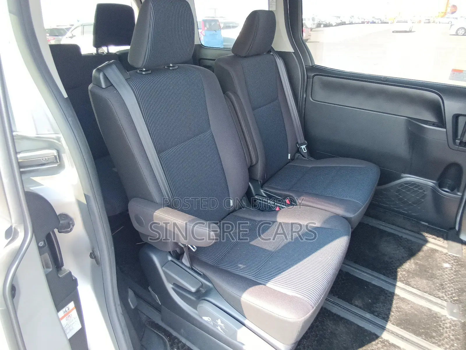 Toyota Noah 2021 Silver